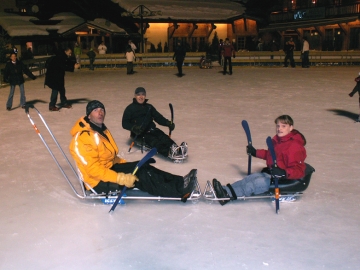 Luge de hockey à la patinoire