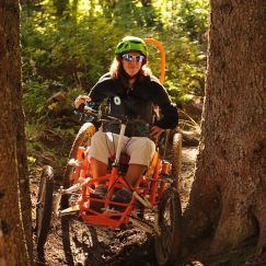 Fauteuil Tout Terrain en forêt